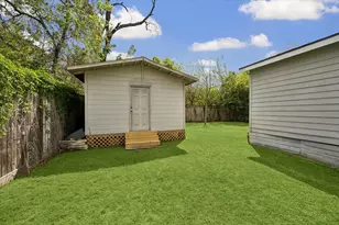 1410 E 32nd 1/2 St, Houston, TX 77022 - Photo 15