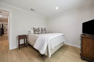 1410 E 32nd 1/2 St, Houston, TX 77022 - Photo 11