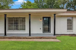 290 E Smith St, Sour Lake, TX 77659 - Photo 5