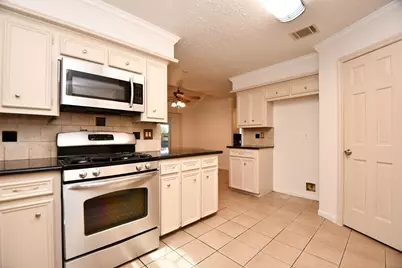 14706 W Bend Drive, Houston, TX 77082 - Photo 7