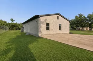 638 Kelly Ln, Holiday Lakes, TX 77515 - Photo 19