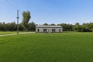 638 Kelly Ln, Holiday Lakes, TX 77515 - Photo 1