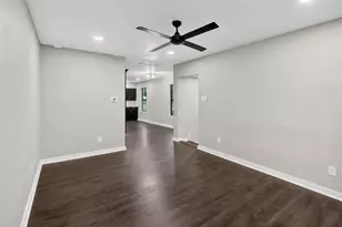 428 Van Molan St, Houston, TX 77022 - Photo 9