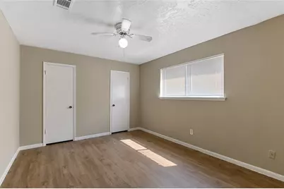 10427 Huntington Place Drive, Houston, TX 77099 - Photo 9