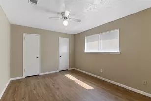 10427 Huntington Pl Dr, Houston, TX 77099 - Photo 9