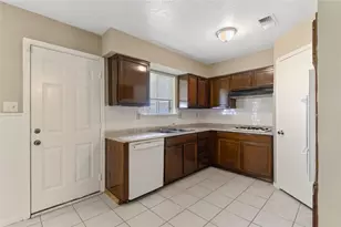 10427 Huntington Pl Dr, Houston, TX 77099 - Photo 5