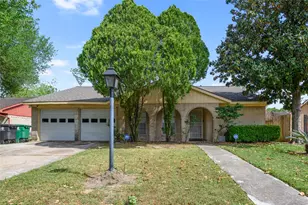 10427 Huntington Pl Dr, Houston, TX 77099 - Photo 1
