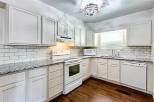 1331 Bay Dr, Crystal Beach, TX 77650 - Photo 7