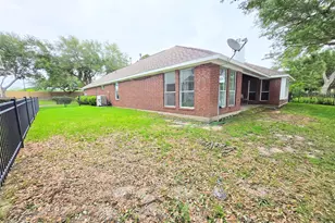 4018 Crystal Lake Circle N, Pearland, TX 77584 - Photo 33