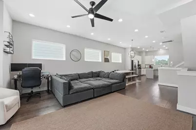 2057 Sherwood Forest Street, Houston, TX 77043 - Photo 9