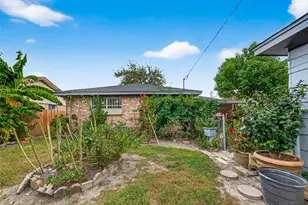 8222 La Roche Ln, Houston, TX 77036 - Photo 31