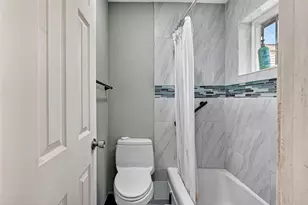 8222 La Roche Ln, Houston, TX 77036 - Photo 15