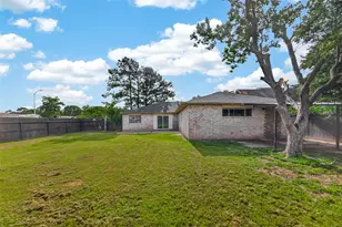 7627 Green Lawn Dr, Houston, TX 77088 - Photo 43
