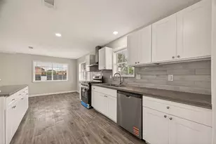 7627 Green Lawn Dr, Houston, TX 77088 - Photo 17