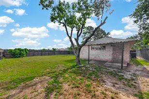 7627 Green Lawn Dr, Houston, TX 77088 - Photo 43