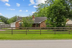 120 Texas Ave, League City, TX 77573 - Photo 1