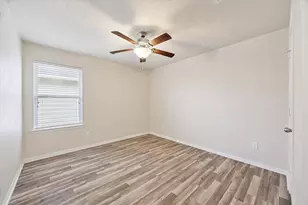 11718 Red Hummingbird Dr, Houston, TX 77047 - Photo 9