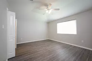 10919 Skybird Dr, Houston, TX 77064 - Photo 11