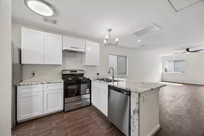 6106 Settlers Lake Circle E, Katy, TX 77449 - Photo 5