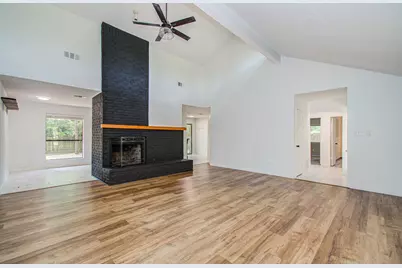 19 Tremont Woods Court, The Woodlands, TX 77381 - Photo 11