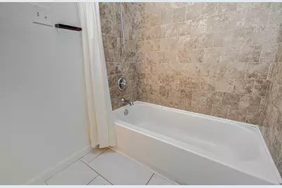 19 Tremont Woods Court, The Woodlands, TX 77381 - Photo 27