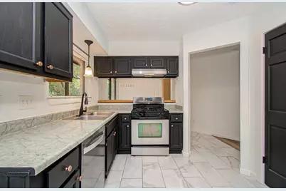 19 Tremont Woods Court, The Woodlands, TX 77381 - Photo 17