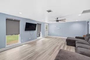 404 Oaklawn St, League City, TX 77573 - Photo 5
