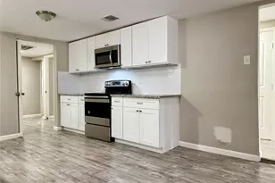 6905 Speaker St, Hitchcock, TX 77563 - Photo 13