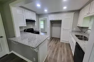 406 E Foley St, Alvin, TX 77511 - Photo 7