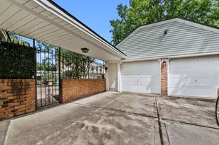 14302 Apple Tree Rd, Houston, TX 77079 - Photo 39