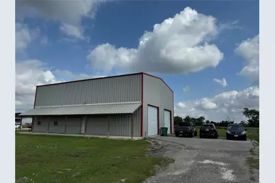 8417 Los Robles Avenue, Alvin, TX 77511 - Photo 13