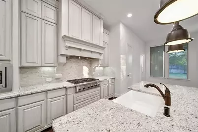 19 Brittany Rose Place, The Woodlands, TX 77375 - Photo 9