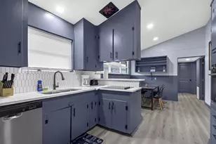 11103 Greenwillow St, Houston, TX 77035 - Photo 9