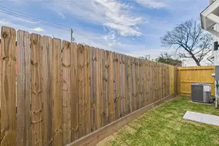 2428 Freeman St, Houston, TX 77009 - Photo 9