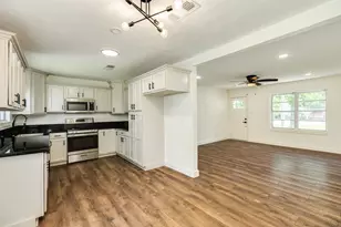 303 Yaupon St, Sweeny, TX 77480 - Photo 3