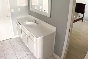 9809 Richmond Ave, Houston, TX 77042 - Photo 21