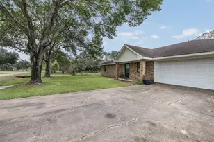1081 Shirley Oaks St, Columbus, TX 78934 - Photo 3
