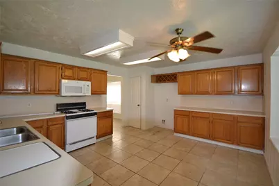 12410 Meadow Briar Drive, Stafford, TX 77477 - Photo 31