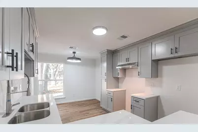 9214 Woodland Oaks Drive, Houston, TX 77040 - Photo 11