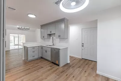 9214 Woodland Oaks Drive, Houston, TX 77040 - Photo 9