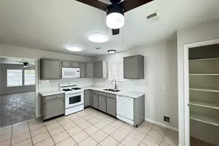 1915 Reddington Rd, Sugar Land, TX 77478 - Photo 9