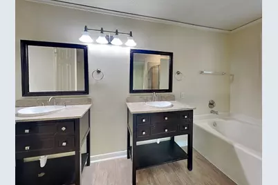 110 S Village Knoll Circle, The Woodlands, TX 77381 - Photo 9