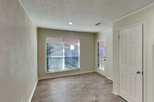 110 S Village Knoll Cir, Spring, TX 77381 - Photo 5