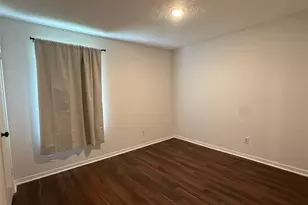 10519 Kirkglen Dr, Houston, TX 77089 - Photo 9