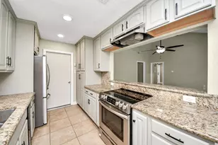1104 N Heron Dr, Seabrook, TX 77586 - Photo 9
