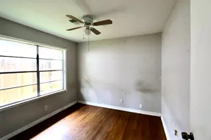 6923 Edgemoor Dr, Houston, TX 77074 - Photo 17