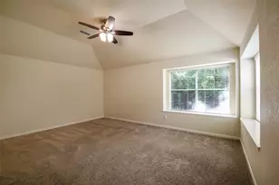 22 Hobbit Glen Dr, Conroe, TX 77384 - Photo 11