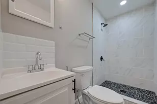 5838 Reed Rd, Houston, TX 77033 - Photo 15