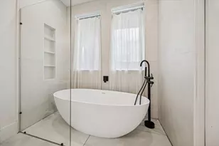 1624 Branard St, Houston, TX 77006 - Photo 17