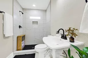 9434 E Avenue K, Houston, TX 77012 - Photo 17